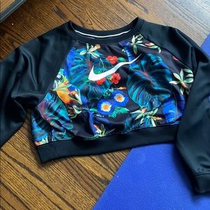 Cropped athletic Nike top
